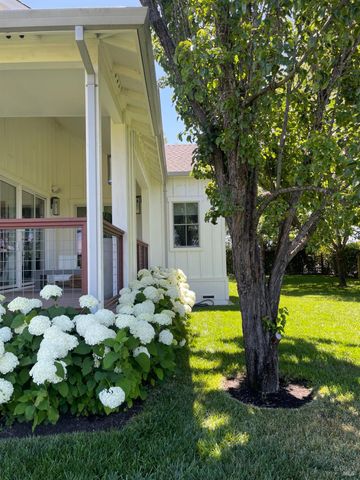 6476 Red Winery Rd, Healdsburg, CA 95441