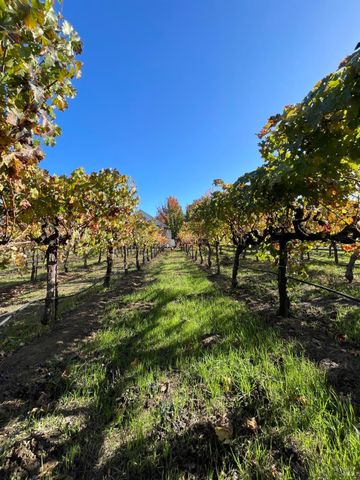 6476 Red Winery Rd, Healdsburg, CA 95441