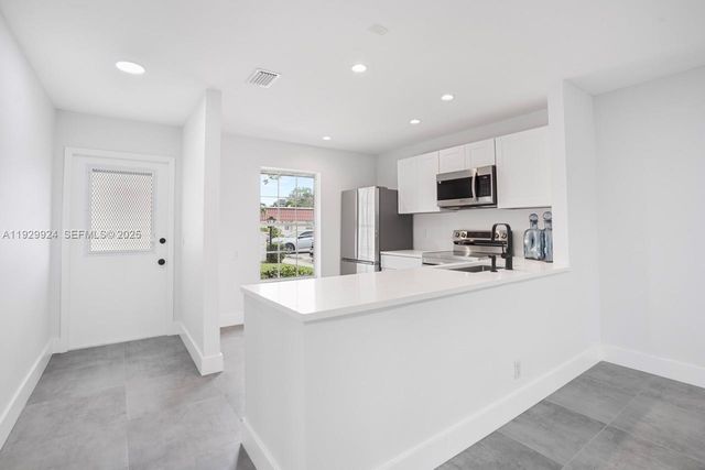 737 Nantucket Cir B, Lake Worth, FL 33467