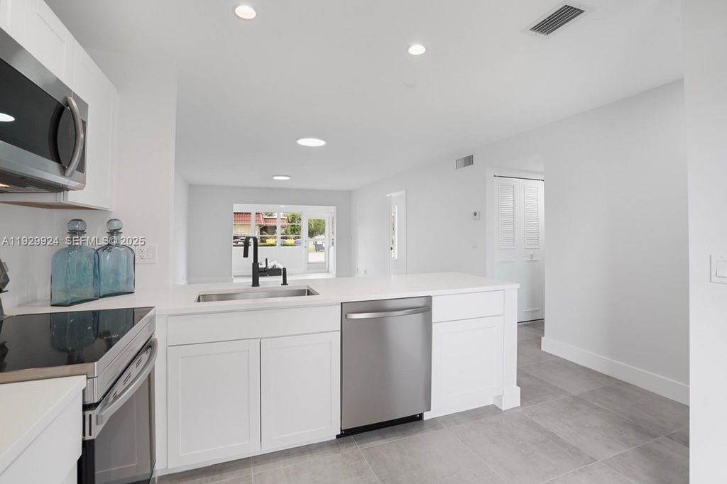 737 Nantucket Cir B, Lake Worth, FL 33467