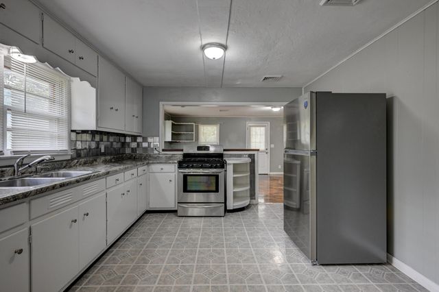 1023 S Connor Avenue, Joplin, MO 64801