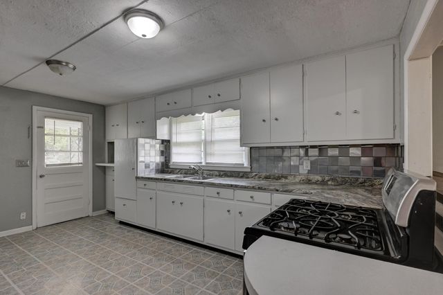 1023 S Connor Avenue, Joplin, MO 64801