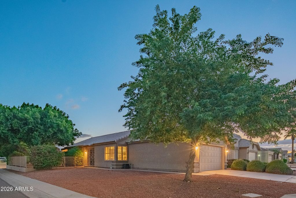 10501 W YUKON Drive, Peoria, AZ 85382 — photo 2
