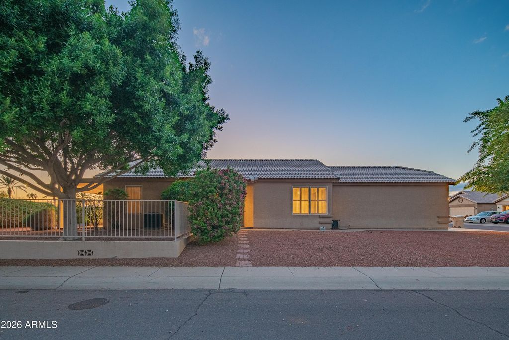 10501 W YUKON Drive, Peoria, AZ 85382 — photo 3