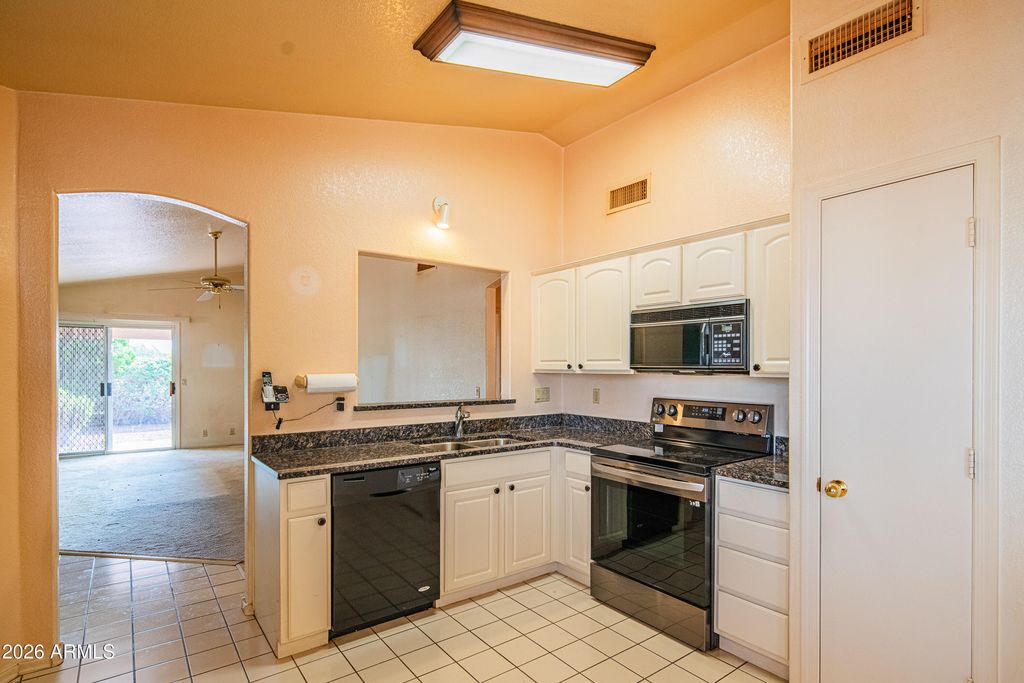 10501 W YUKON Drive, Peoria, AZ 85382 — photo 4