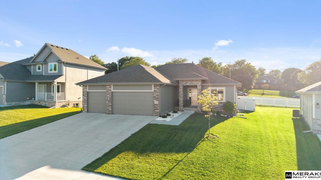 9302 S 71 Avenue, Papillion, NE 68123