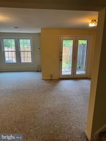 3706 FARMLAND DR, Fairfax, VA 22033