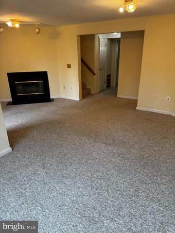 3706 FARMLAND DR, Fairfax, VA 22033