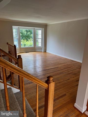 3706 FARMLAND DR, Fairfax, VA 22033
