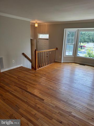 3706 FARMLAND DR, Fairfax, VA 22033