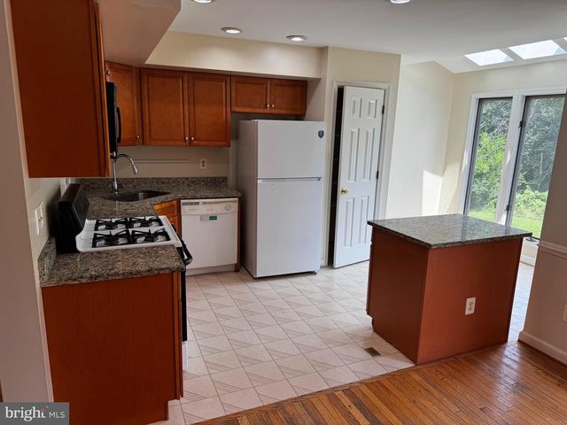 3706 FARMLAND DR, Fairfax, VA 22033