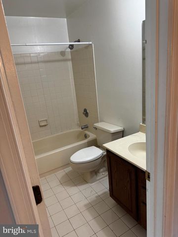 3706 FARMLAND DR, Fairfax, VA 22033