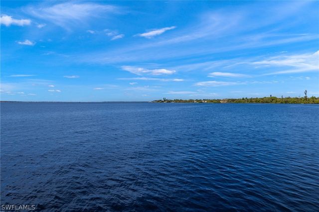 3392 N Key DR 3, North Fort Myers, FL 33903