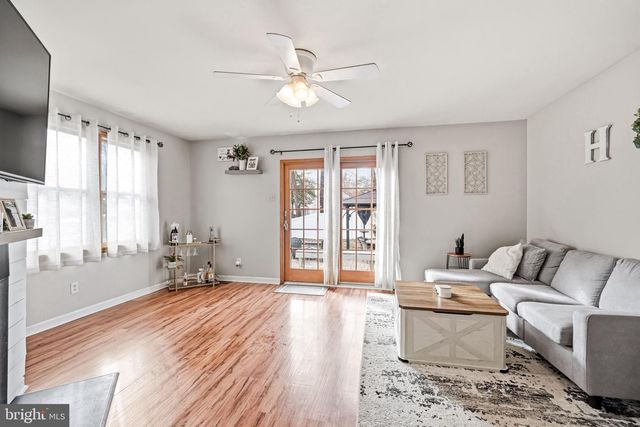 17 FAWN LN, Sicklerville, NJ 08081