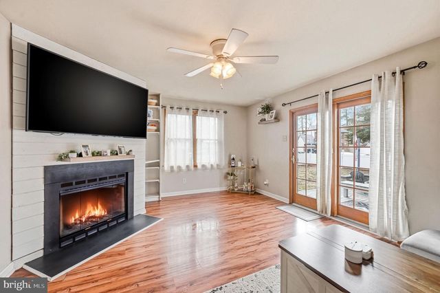 17 FAWN LN, Sicklerville, NJ 08081