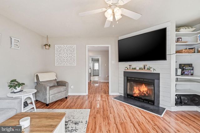 17 FAWN LN, Sicklerville, NJ 08081