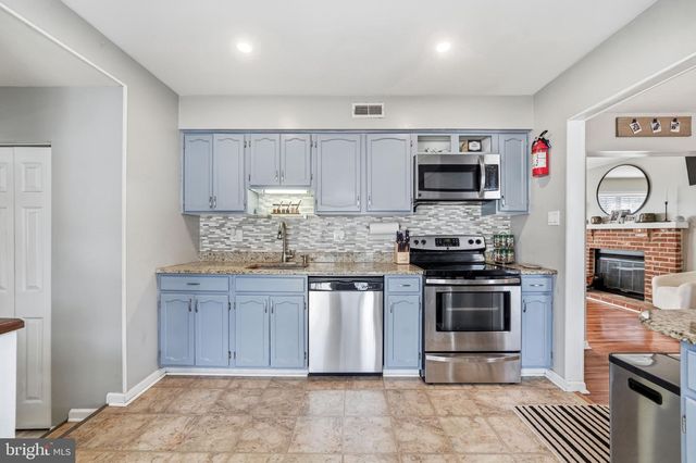 17 FAWN LN, Sicklerville, NJ 08081