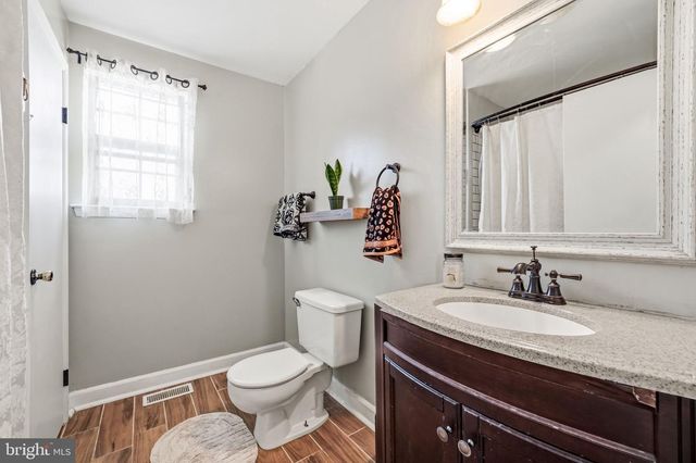 17 FAWN LN, Sicklerville, NJ 08081