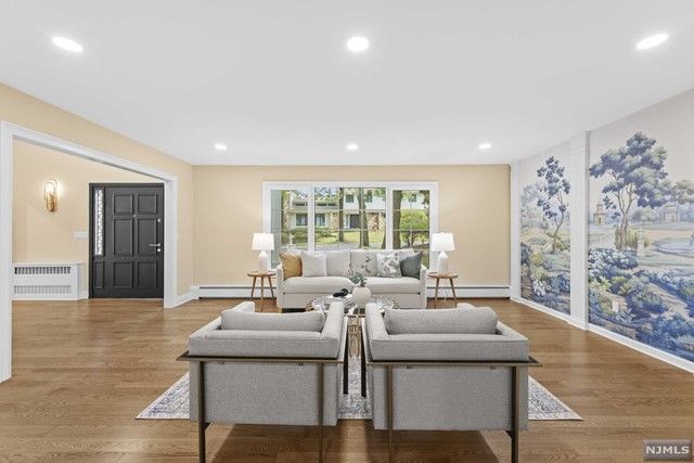 20 Allison Drive, Englewood Cliffs, NJ 07632