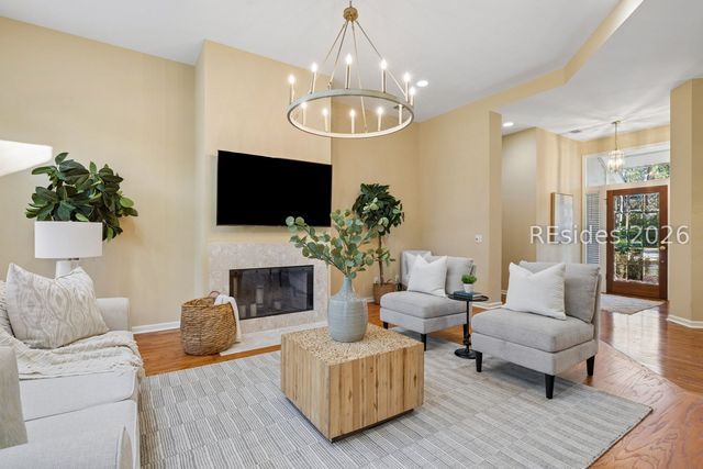 2 Hummingbird Ct, Hilton Head Island, SC 29926