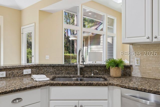 2 Hummingbird Ct, Hilton Head Island, SC 29926