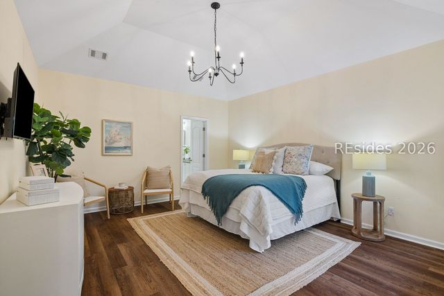 2 Hummingbird Ct, Hilton Head Island, SC 29926