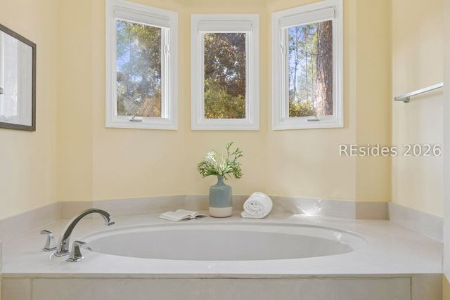 2 Hummingbird Ct, Hilton Head Island, SC 29926