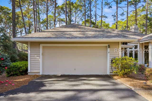 2 Hummingbird Ct, Hilton Head Island, SC 29926
