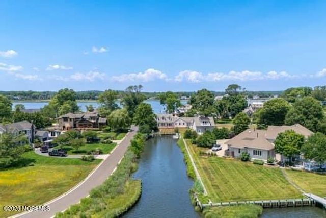 68 Gooseneck Point Road, Oceanport, NJ 07757