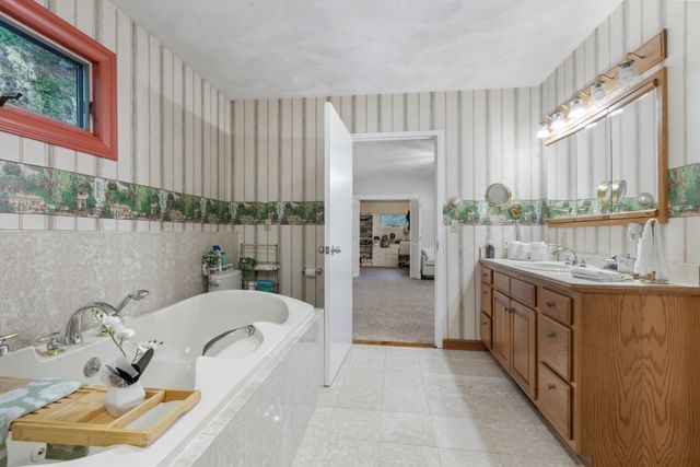 190 Hawes St, Wrentham, MA 02093