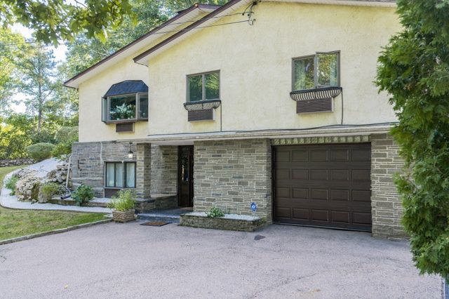 190 Hawes St, Wrentham, MA 02093