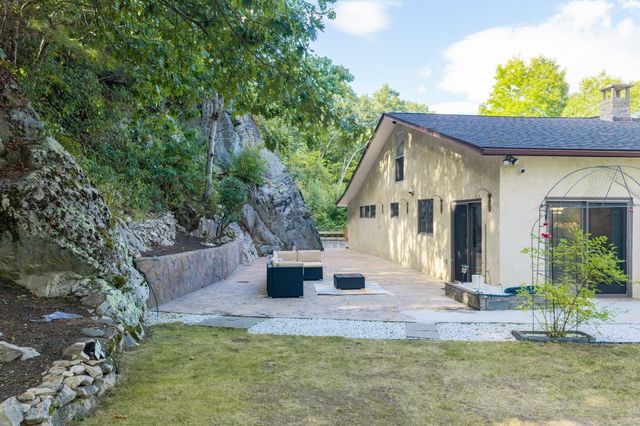 190 Hawes St, Wrentham, MA 02093