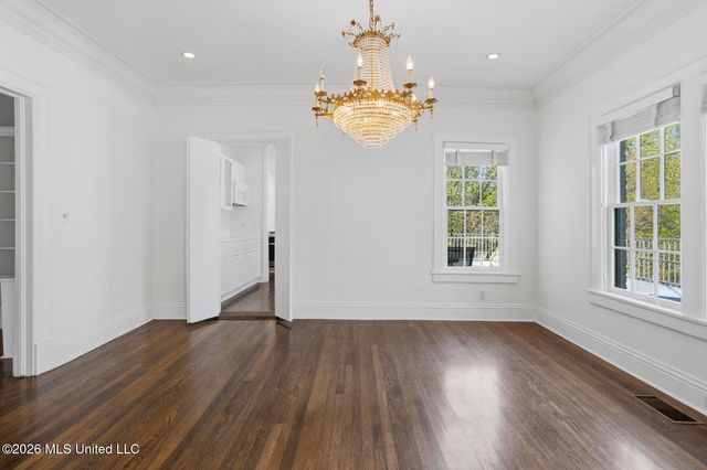 1622 Poplar Boulevard, Jackson, MS 39202