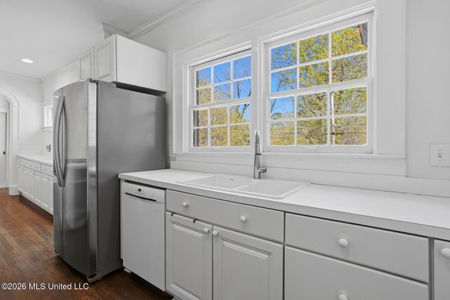 1622 Poplar Boulevard, Jackson, MS 39202