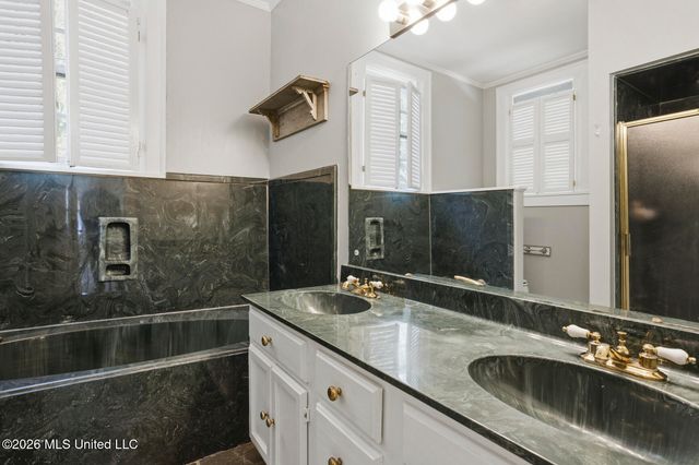 1622 Poplar Boulevard, Jackson, MS 39202