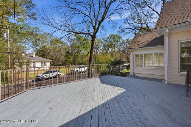 1622 Poplar Boulevard, Jackson, MS 39202