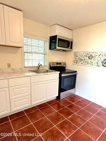 1622 Poplar Boulevard, Jackson, MS 39202