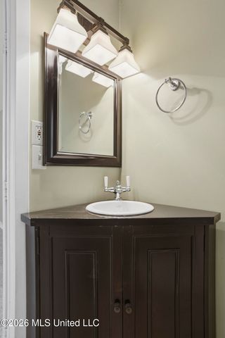 1622 Poplar Boulevard, Jackson, MS 39202