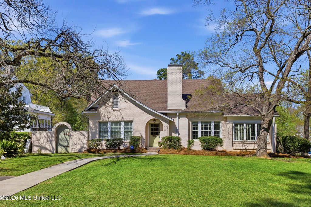 1622 Poplar Boulevard, Jackson, MS 39202