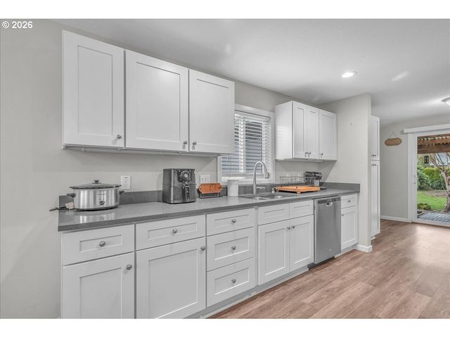 1461 Ne 12TH Ave, Hillsboro, OR 97124