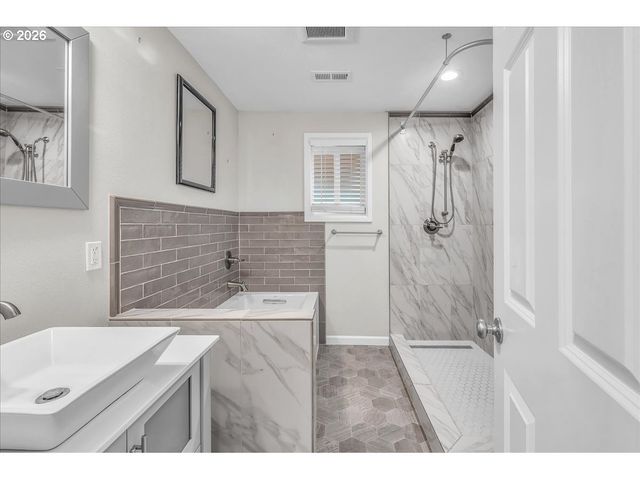 1461 Ne 12TH Ave, Hillsboro, OR 97124