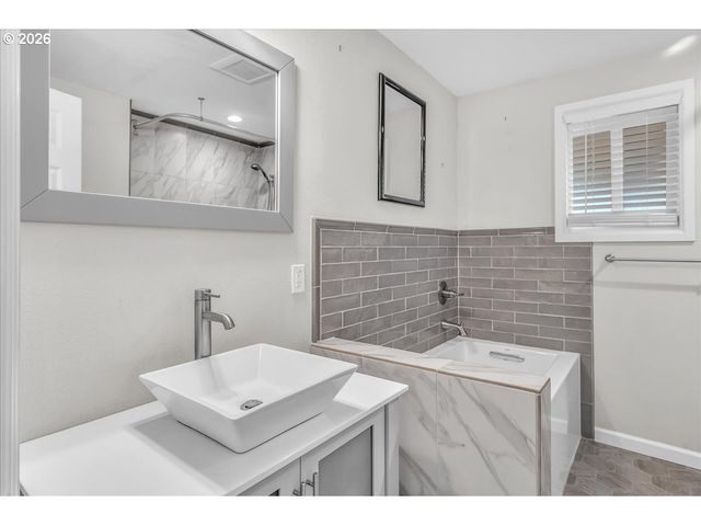 1461 Ne 12TH Ave, Hillsboro, OR 97124