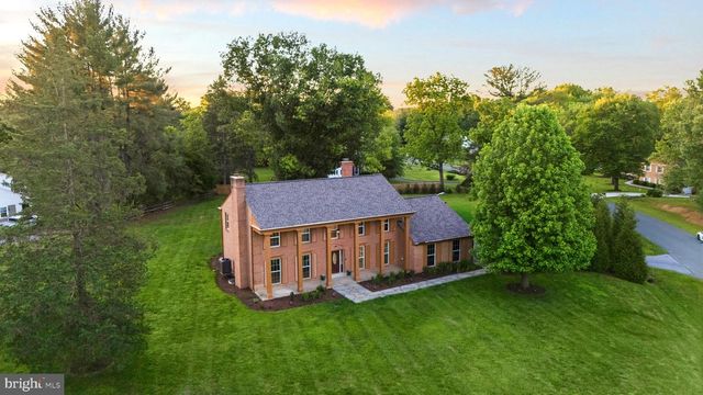 8701 LOCHAVEN DR, Gaithersburg, MD 20882