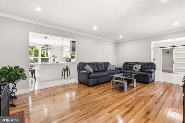 8701 LOCHAVEN DR, Gaithersburg, MD 20882