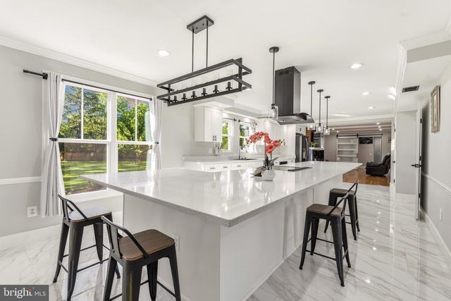 8701 LOCHAVEN DR, Gaithersburg, MD 20882