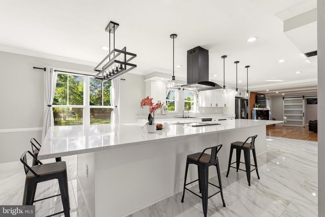 8701 LOCHAVEN DR, Gaithersburg, MD 20882
