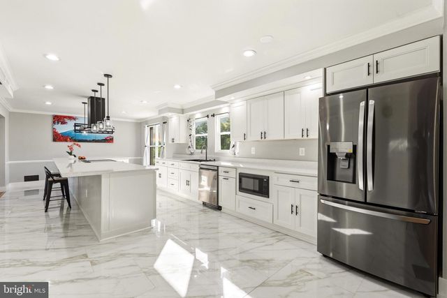 8701 LOCHAVEN DR, Gaithersburg, MD 20882