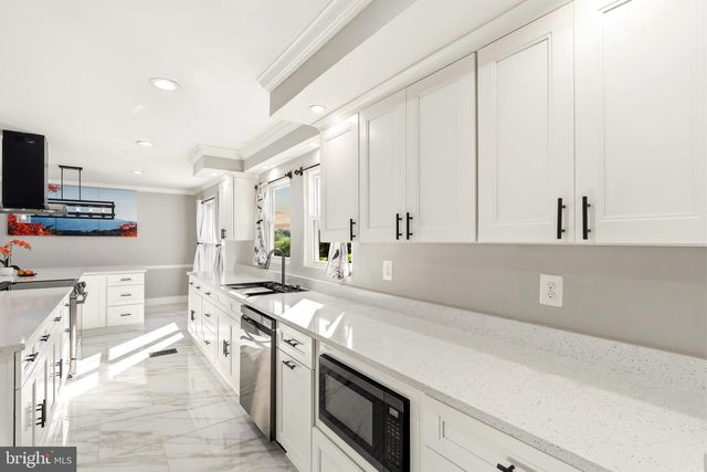 8701 LOCHAVEN DR, Gaithersburg, MD 20882