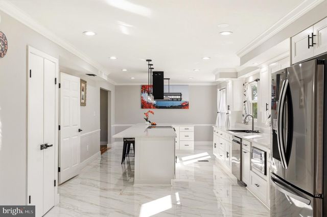 8701 LOCHAVEN DR, Gaithersburg, MD 20882
