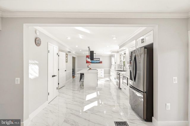 8701 LOCHAVEN DR, Gaithersburg, MD 20882